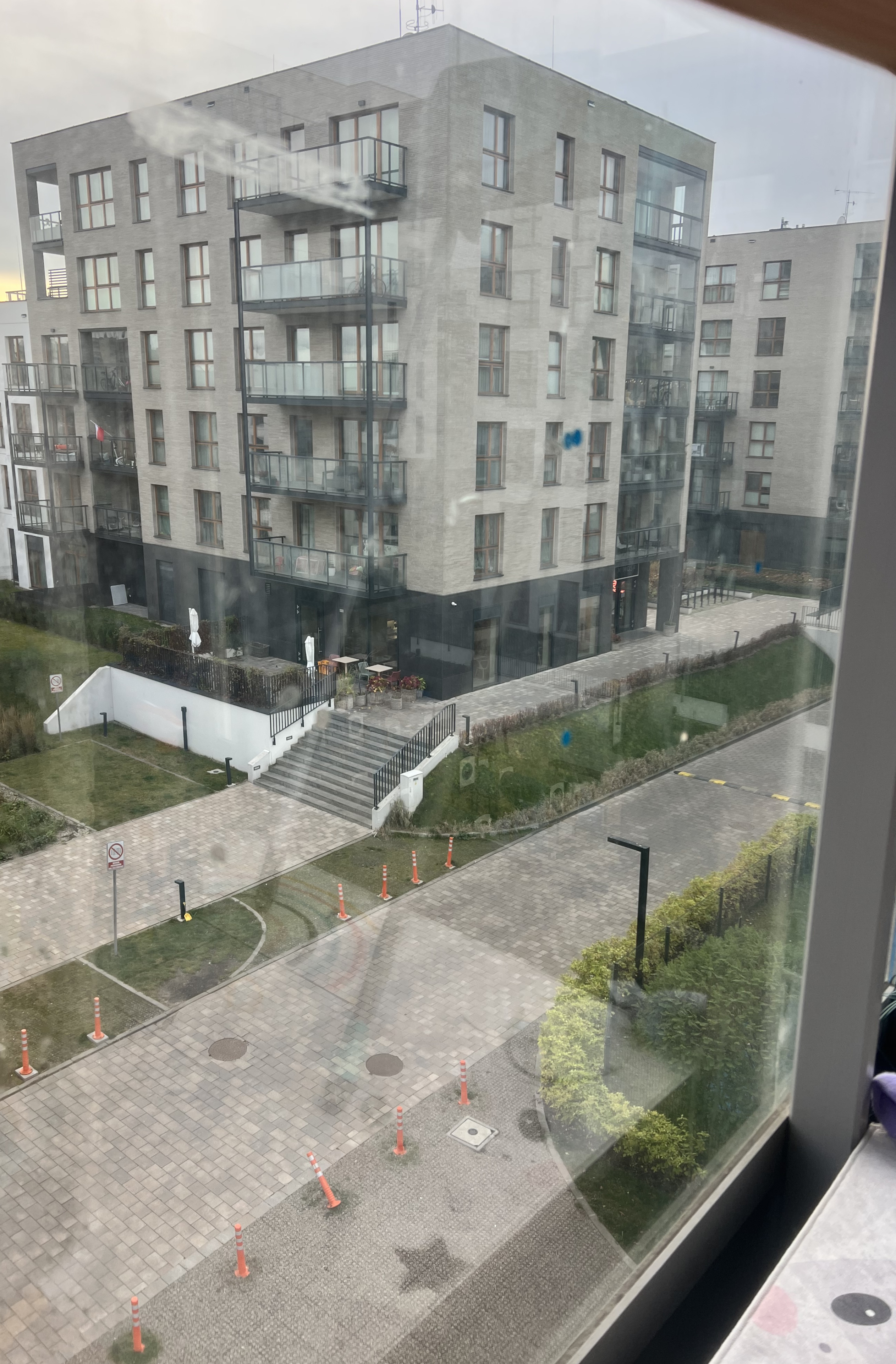 Przed – zabrudzone okno, realizacja Gdańsk